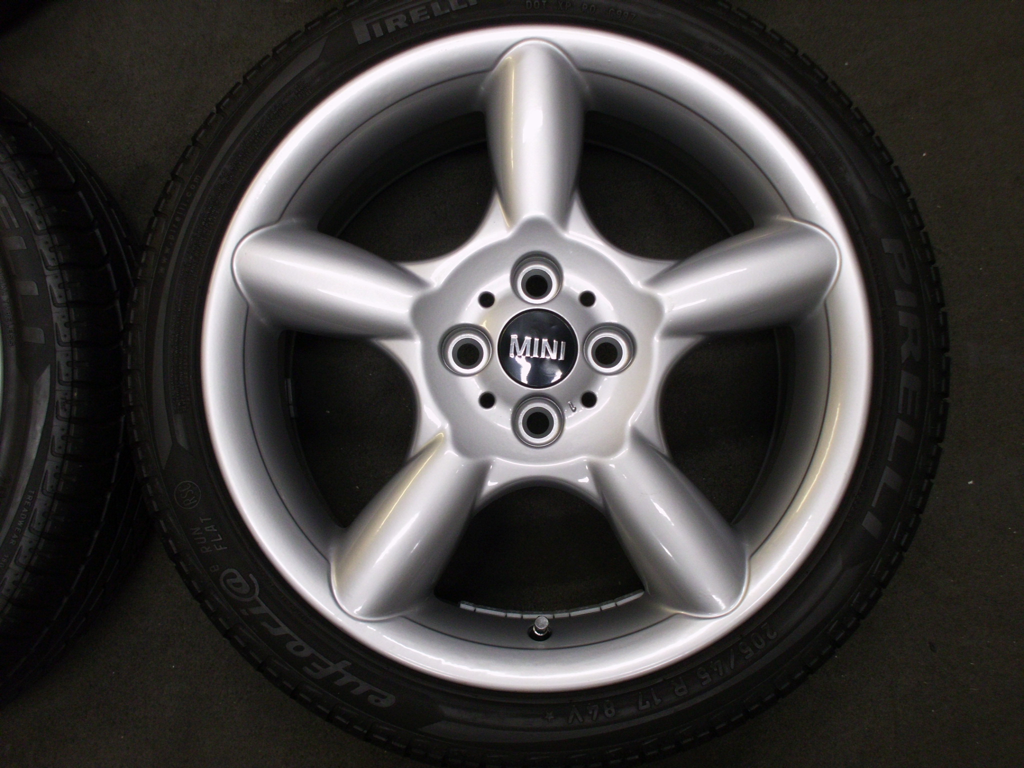 USED 17" GENUINE MINI COOPER S R110 PACE 5 SPOKE ALLOYS, FULLY REFURBED INC VG RUNFLAT TYRES